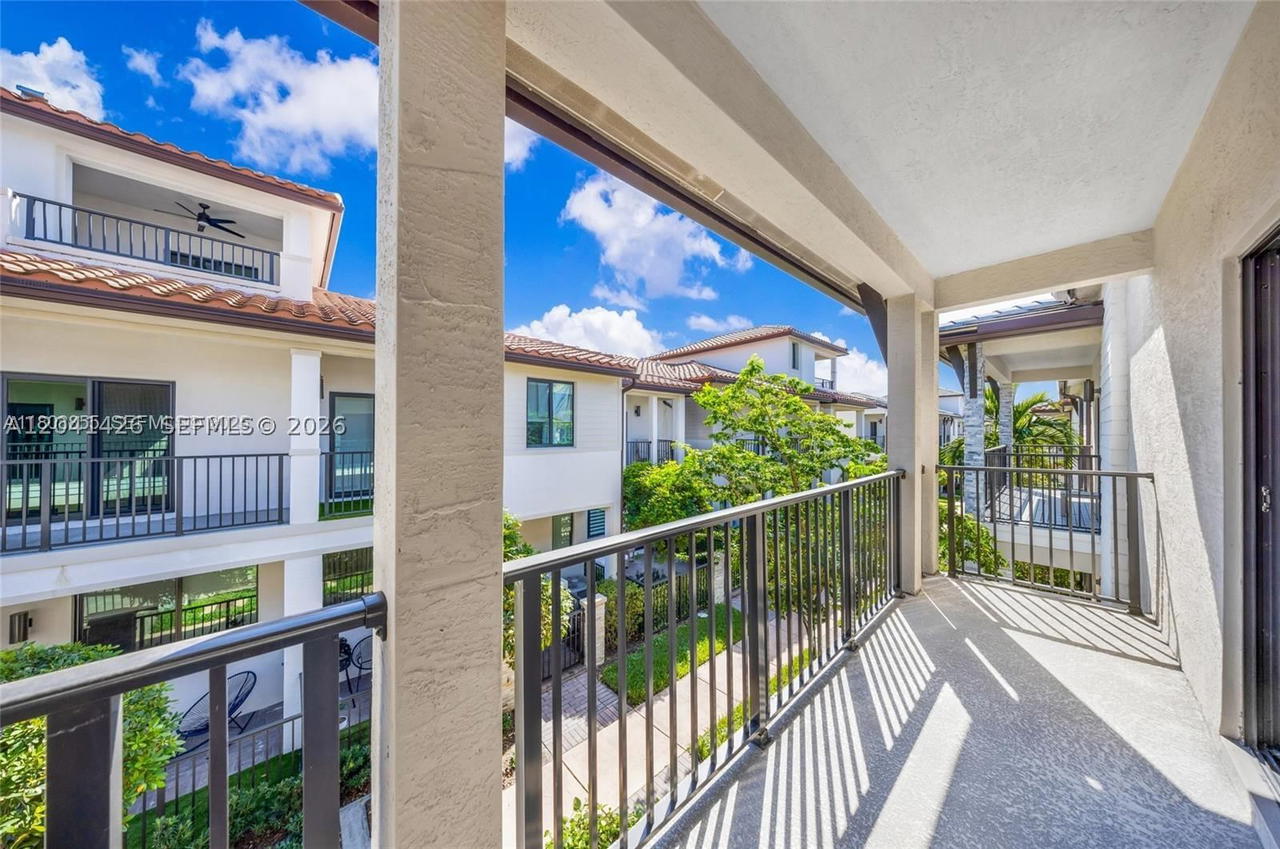 Real estate property located at 4856 83rd Pkwy, Miami-dade, Downtown Doral South Phas, Doral, FL