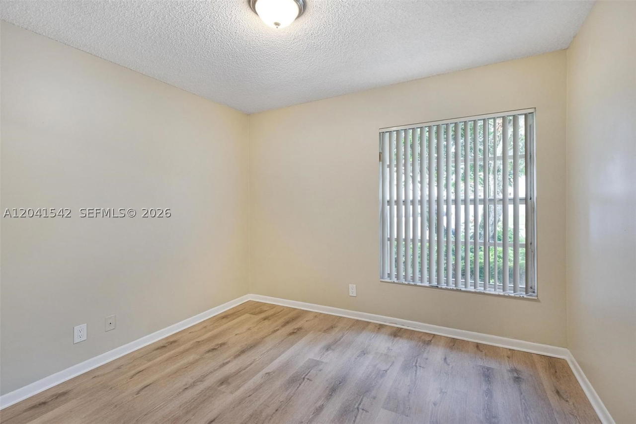 Real estate property located at 1513 Garden Rd, Broward, Country Isles Garden Home, Weston, FL