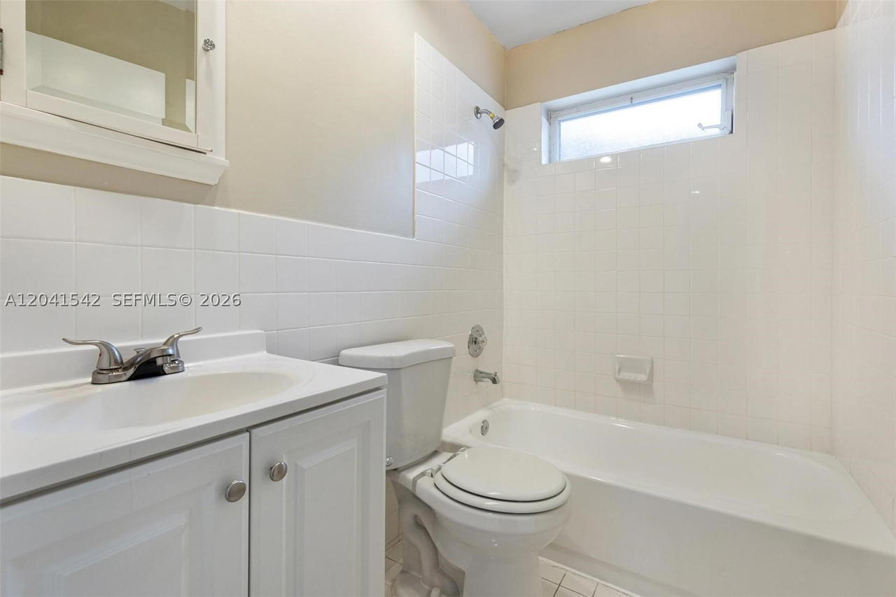 Real estate property located at 1513 Garden Rd, Broward, Country Isles Garden Home, Weston, FL