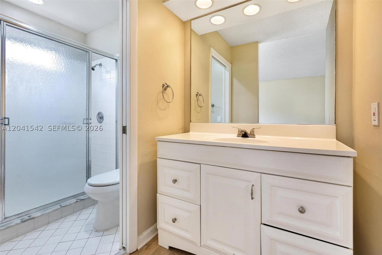 Real estate property located at 1513 Garden Rd, Broward, Country Isles Garden Home, Weston, FL