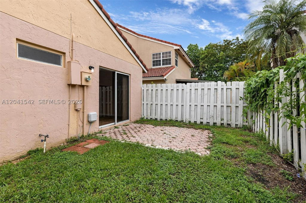 Real estate property located at 1513 Garden Rd, Broward, Country Isles Garden Home, Weston, FL