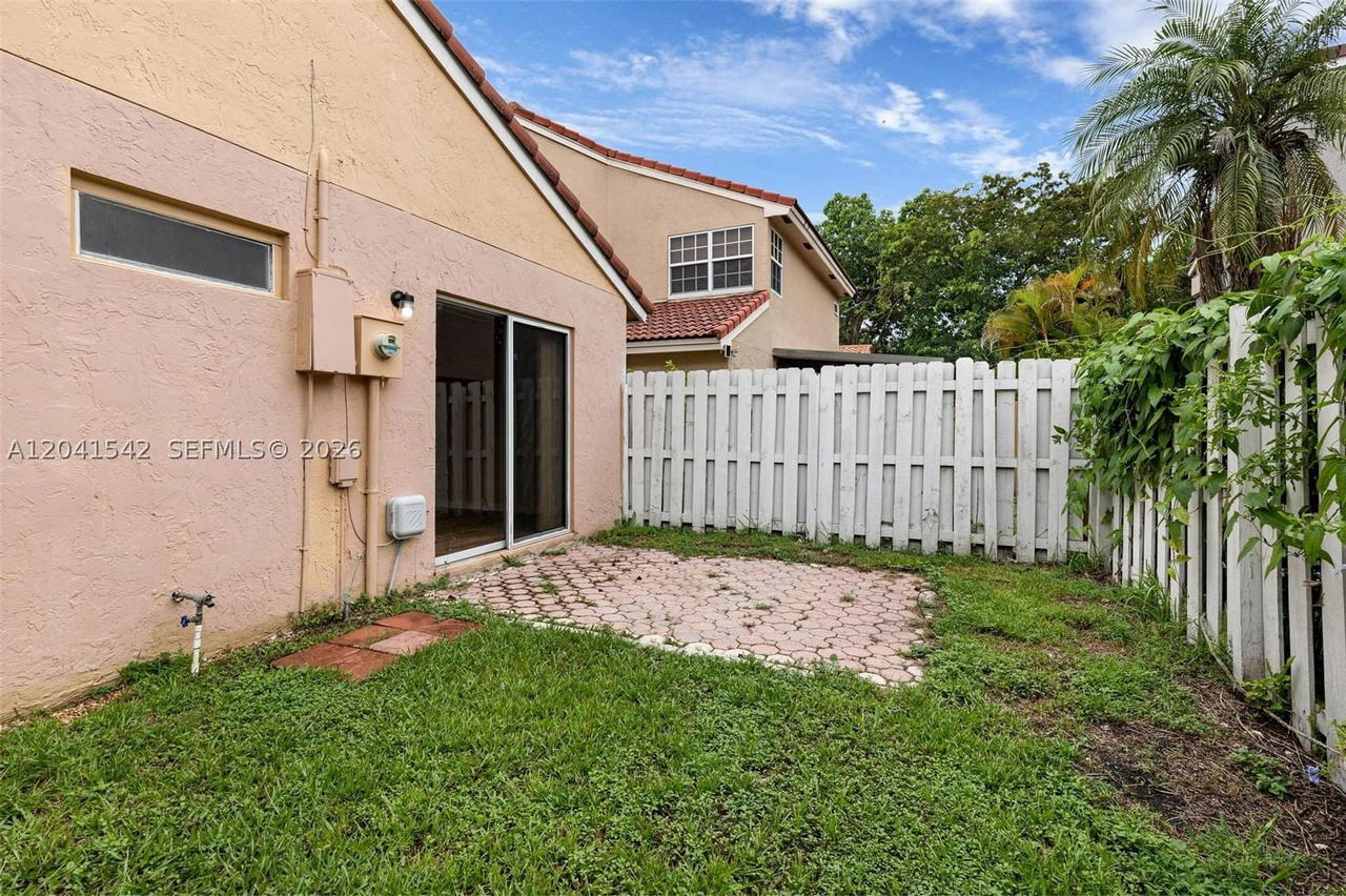 Real estate property located at 1513 Garden Rd, Broward, Country Isles Garden Home, Weston, FL