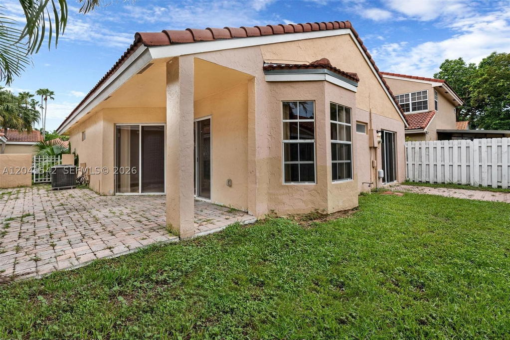 Real estate property located at 1513 Garden Rd, Broward, Country Isles Garden Home, Weston, FL