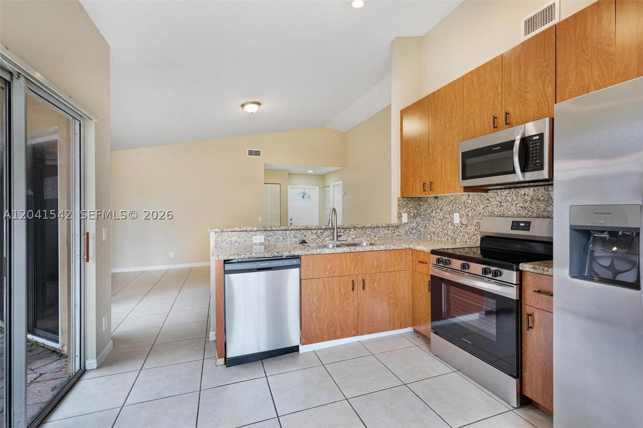 Real estate property located at 1513 Garden Rd, Broward, Country Isles Garden Home, Weston, FL
