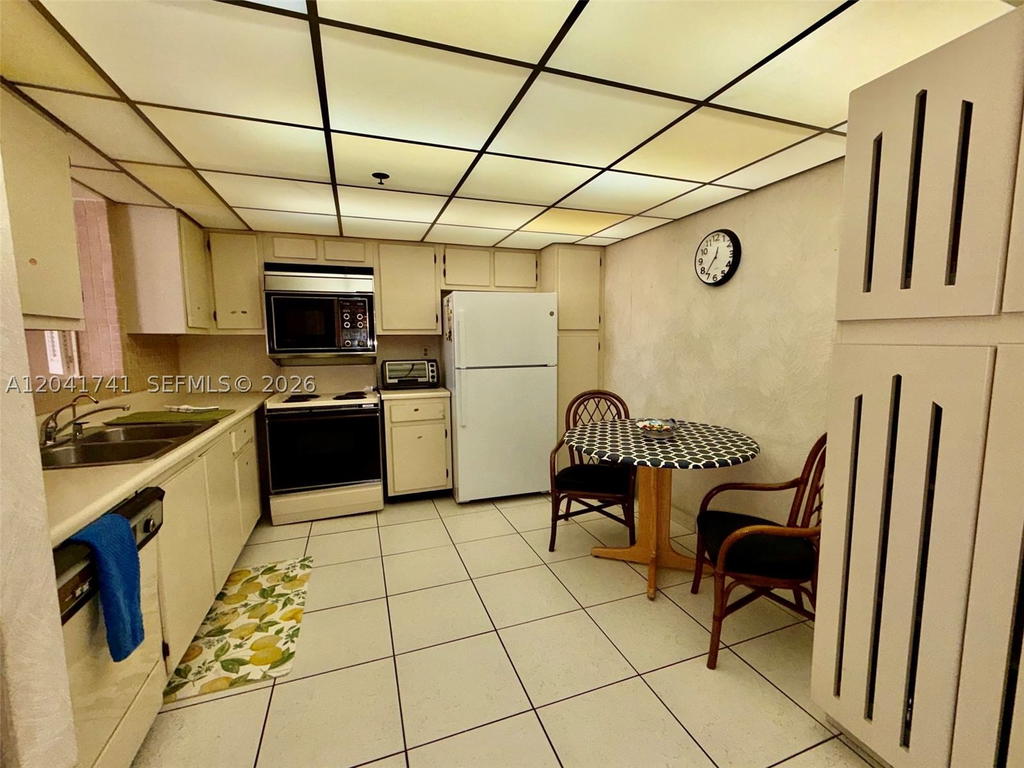 Real estate property located at 210 174th St #405, Miami-dade, Winston Towers 600 Condo, Sunny Isles Beach, FL