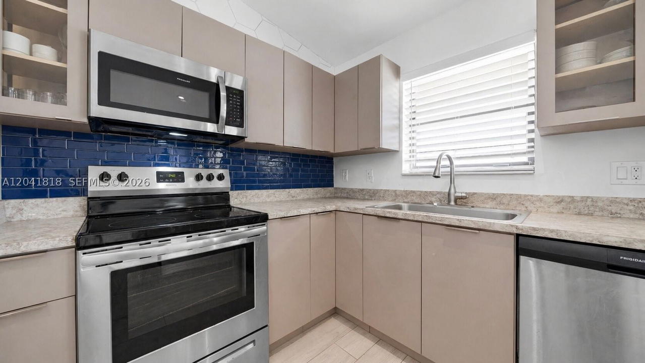 Real estate property located at 1704 Rodman St, Broward, Hollywood South Side Add, Hollywood, FL