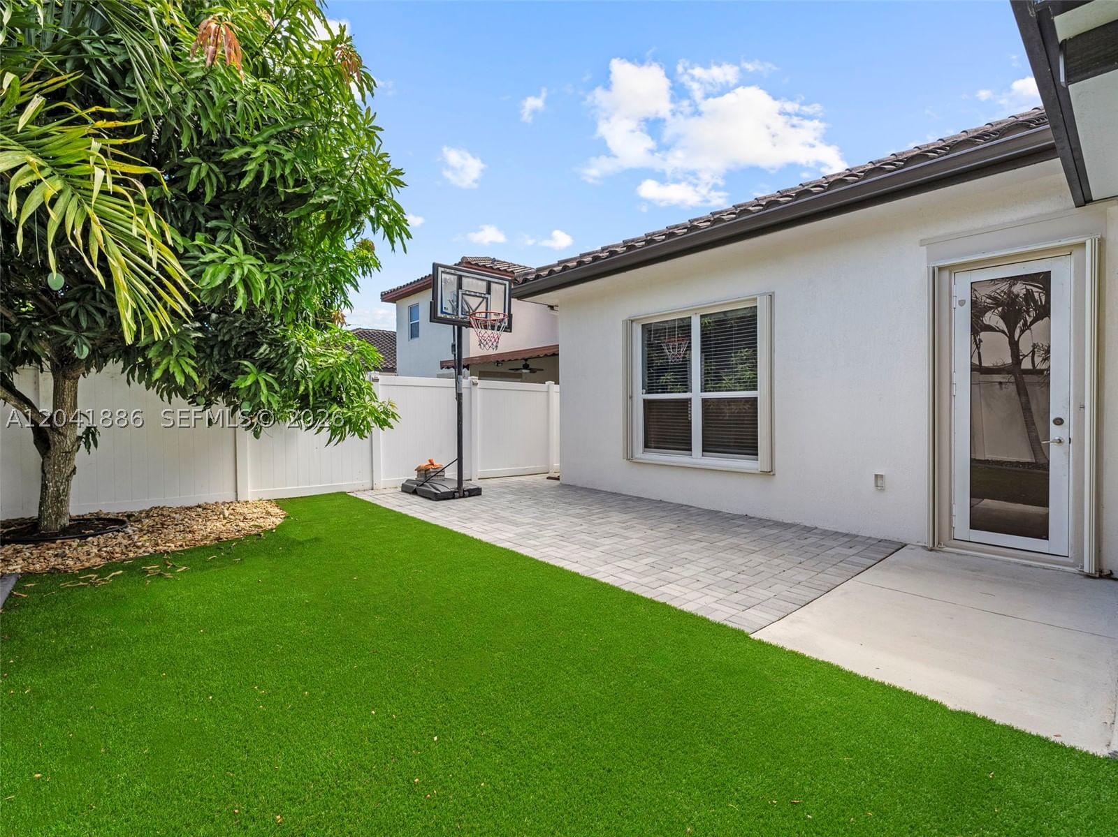 Real estate property located at 9171 172nd Ave, Miami-dade, Kendall Commons Residenti, Miami, FL