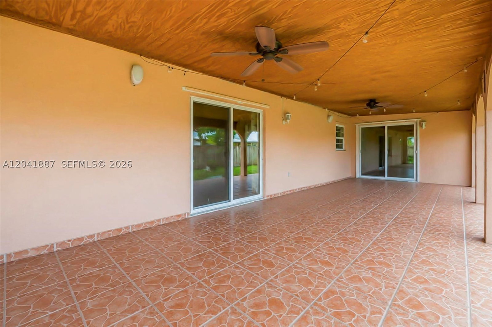 Real estate property located at 19240 60th Ct, Miami-dade, Country Lake Manors Sec 3, Hialeah, FL
