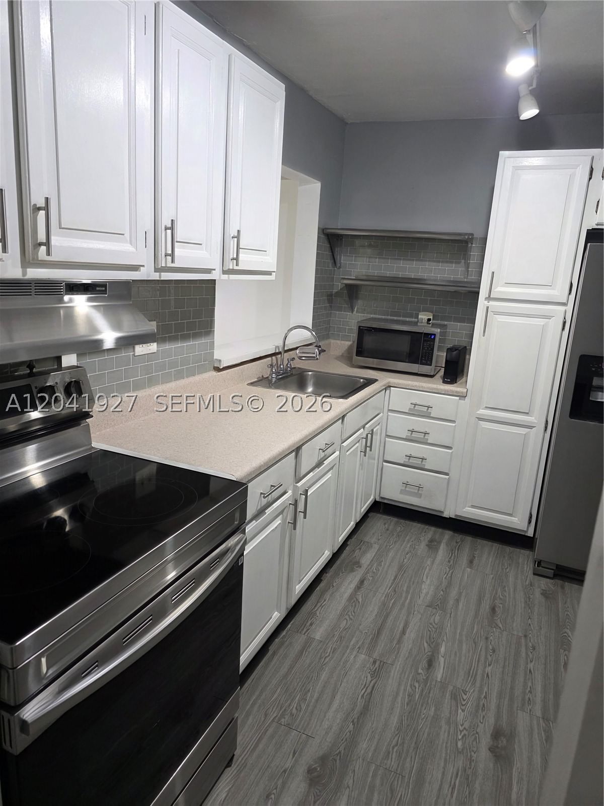 Real estate property located at 8065 107th Ave #202, Miami-dade, The Horizons Condo #5, Miami, FL