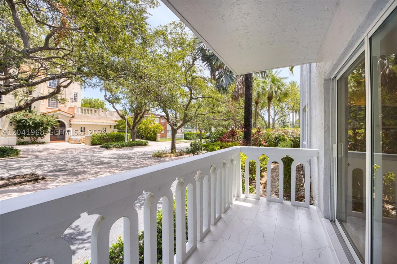 Real estate property located at 100 Edgewater Dr #142, Miami-dade, Waters Edge Of Coral Gabl, Coral Gables, FL