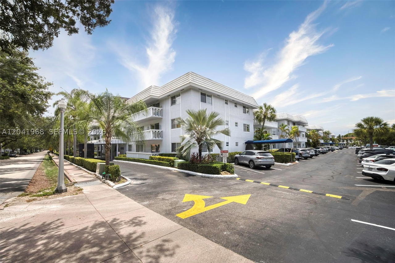 Real estate property located at 100 Edgewater Dr #142, Miami-dade, Waters Edge Of Coral Gabl, Coral Gables, FL
