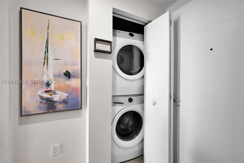 Real estate property located at 16385 Biscayne Blvd #1020, Miami-dade, The Harbour South Condo, North Miami Beach, FL