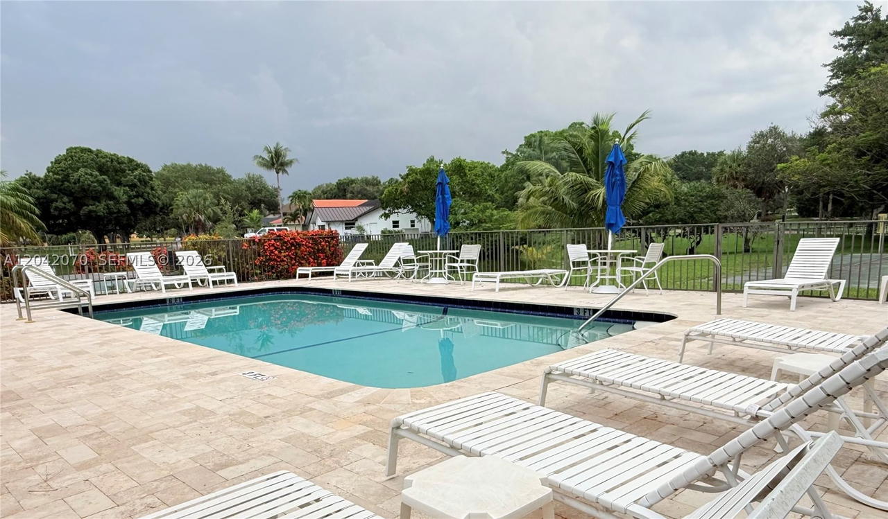 Real estate property located at 8931 New River Canal Rd #2B, Broward, Jacaranda Villas No 2 Con, Plantation, FL