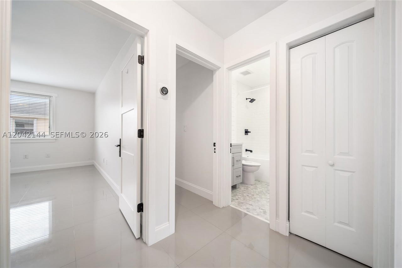 Real estate property located at 11855 102nd St, Miami-dade, Amaretto, Miami, FL