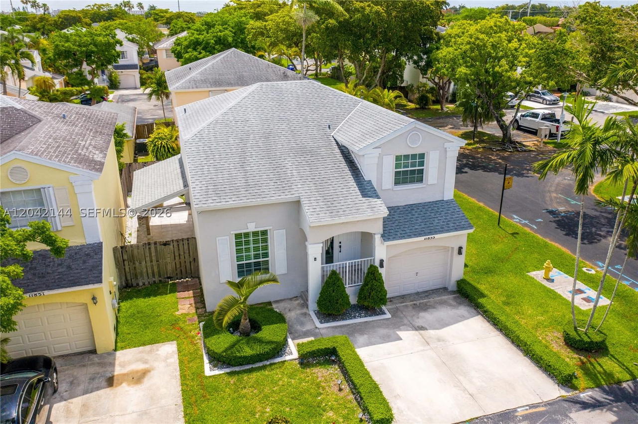 Real estate property located at 11855 102nd St, Miami-dade, Amaretto, Miami, FL