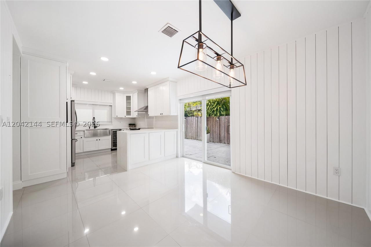 Real estate property located at 11855 102nd St, Miami-dade, Amaretto, Miami, FL