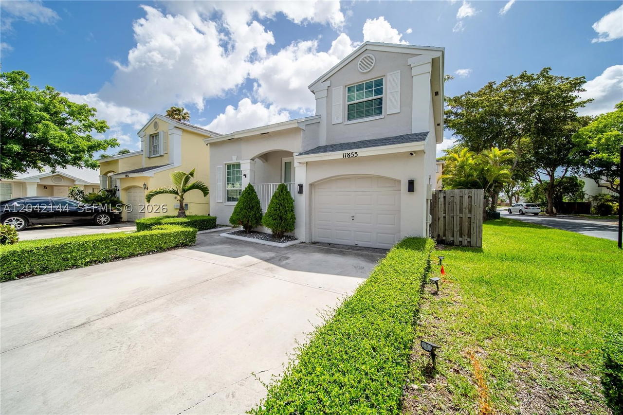 Real estate property located at 11855 102nd St, Miami-dade, Amaretto, Miami, FL