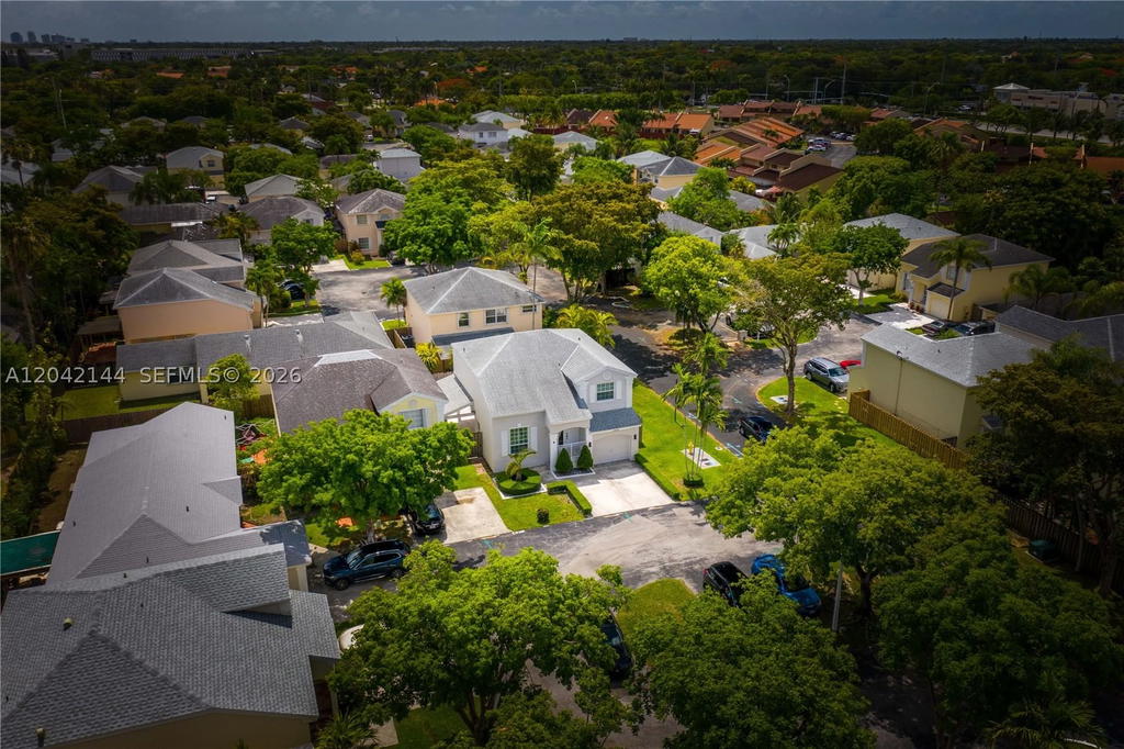 Real estate property located at 11855 102nd St, Miami-dade, Amaretto, Miami, FL