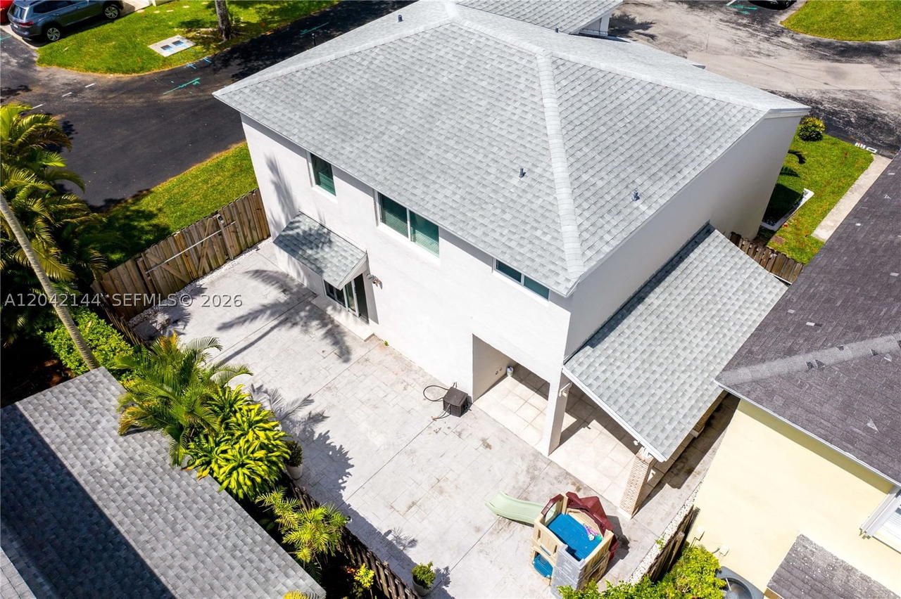 Real estate property located at 11855 102nd St, Miami-dade, Amaretto, Miami, FL