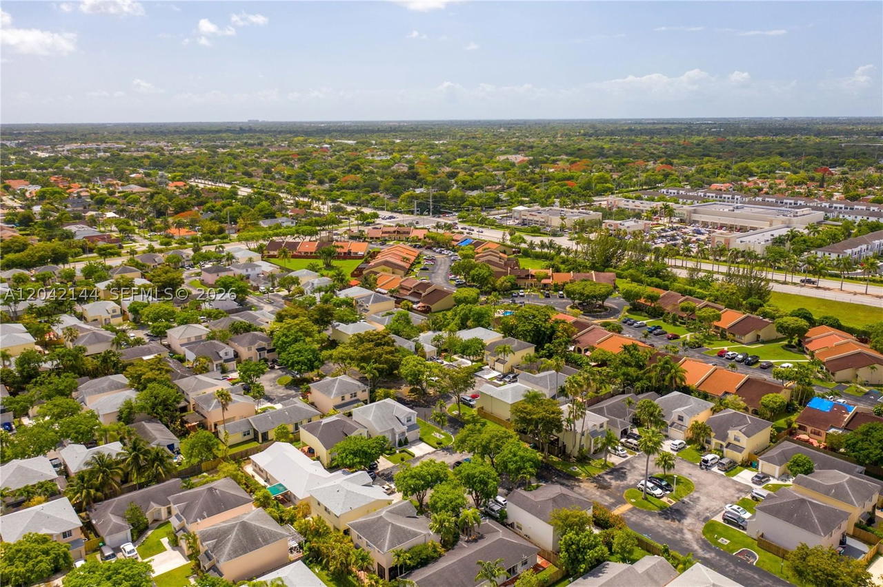 Real estate property located at 11855 102nd St, Miami-dade, Amaretto, Miami, FL