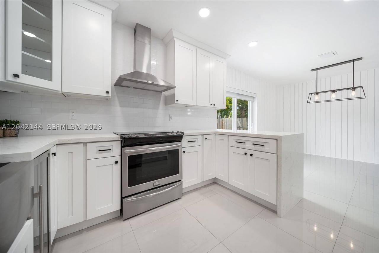 Real estate property located at 11855 102nd St, Miami-dade, Amaretto, Miami, FL