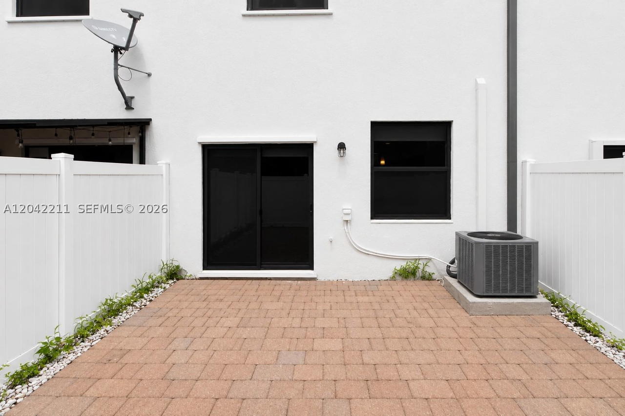 Real estate property located at 8954 35th Way, Miami-dade, Bellagio Villas, Hialeah, FL