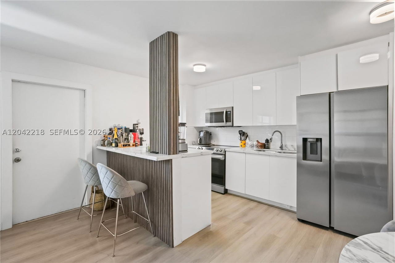 Real estate property located at 1614 West Ave #203, Miami-dade, Twin Towers Condo, Miami Beach, FL