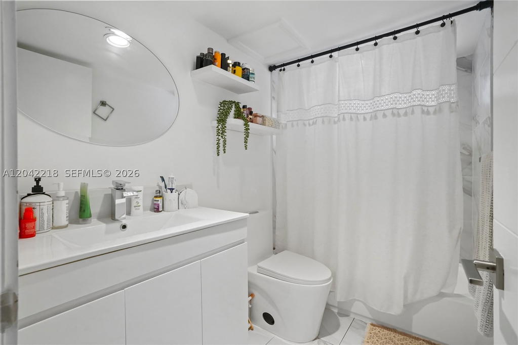Real estate property located at 1614 West Ave #203, Miami-dade, Twin Towers Condo, Miami Beach, FL