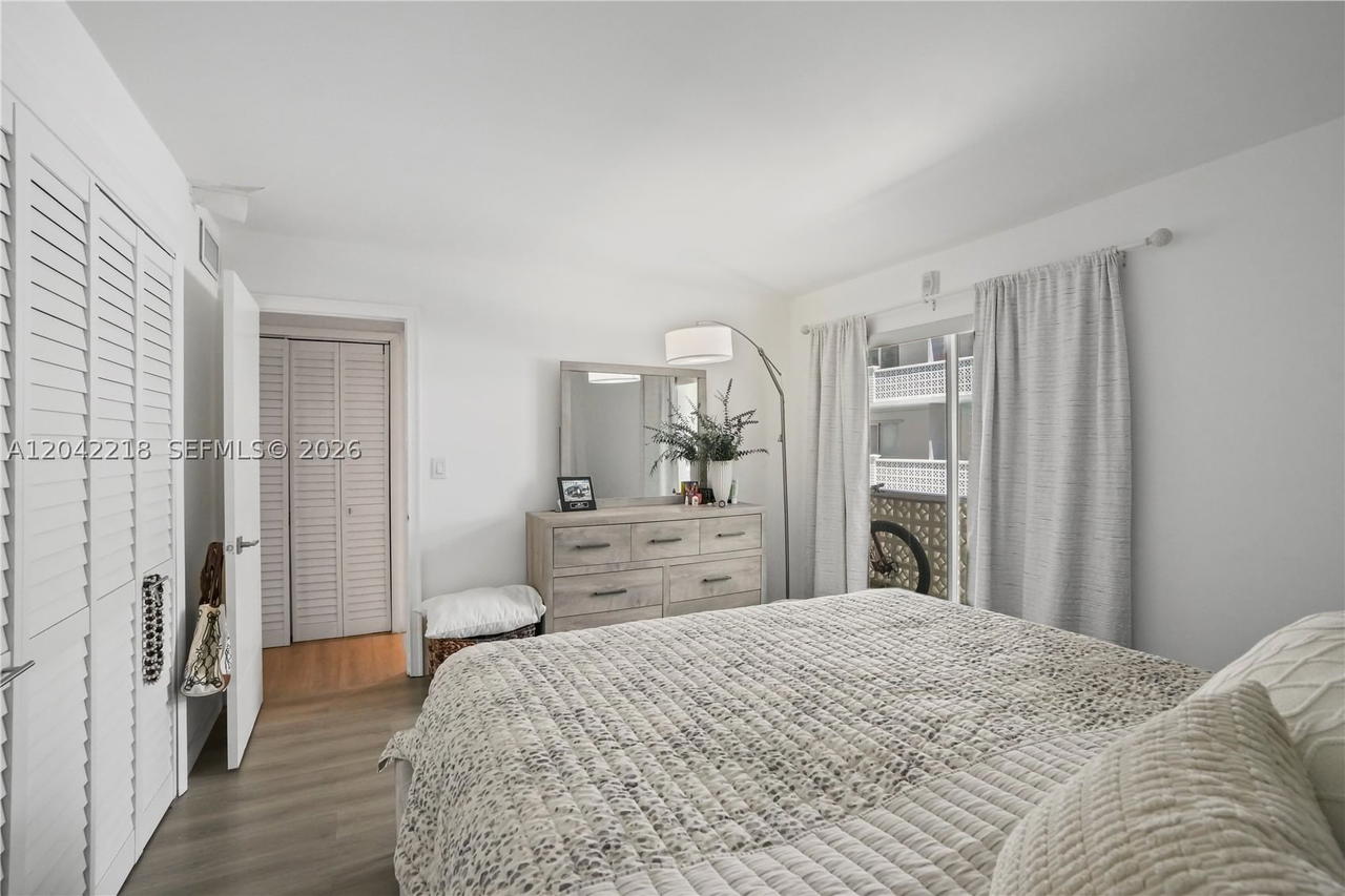 Real estate property located at 1614 West Ave #203, Miami-dade, Twin Towers Condo, Miami Beach, FL
