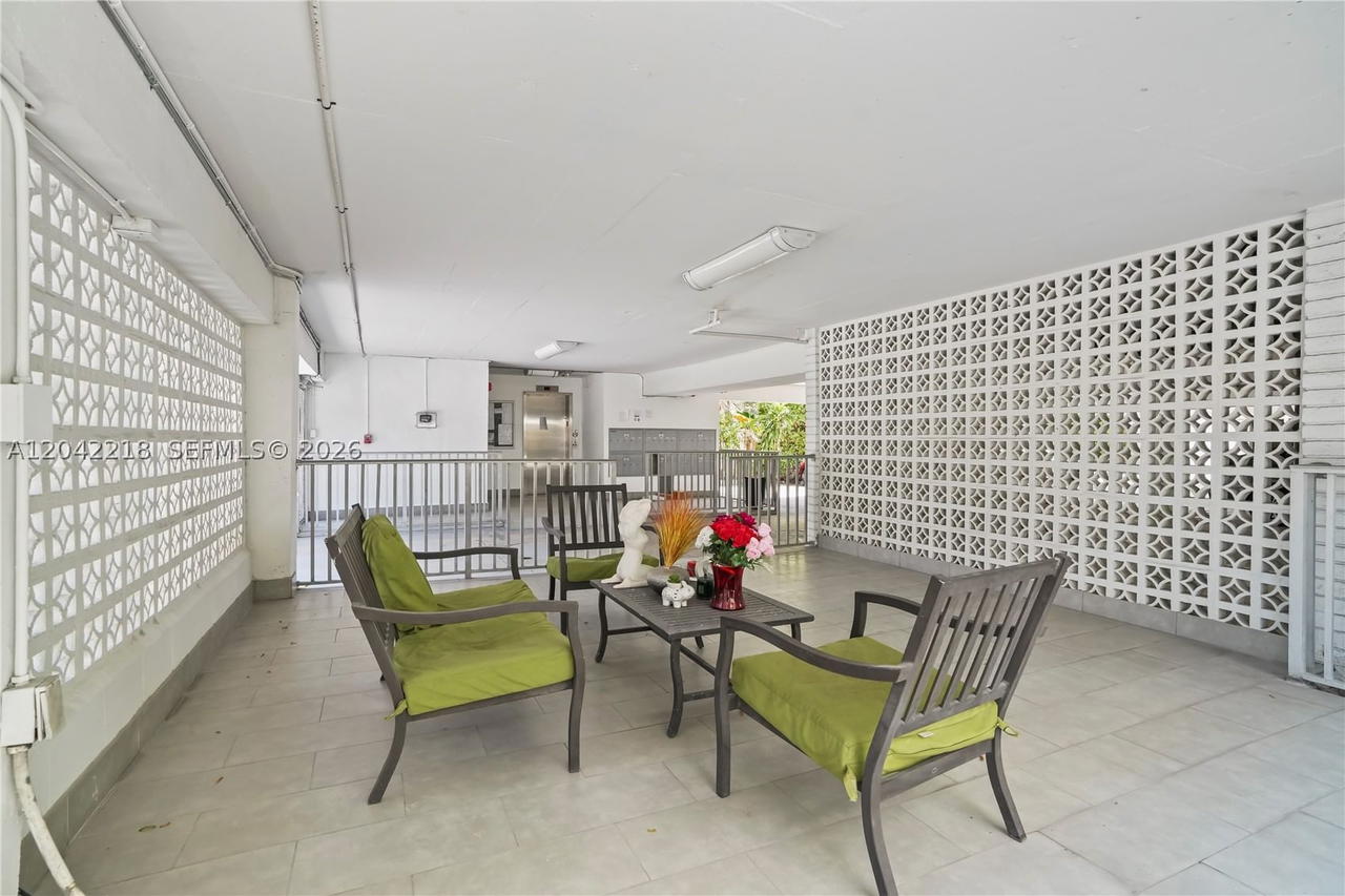 Real estate property located at 1614 West Ave #203, Miami-dade, Twin Towers Condo, Miami Beach, FL