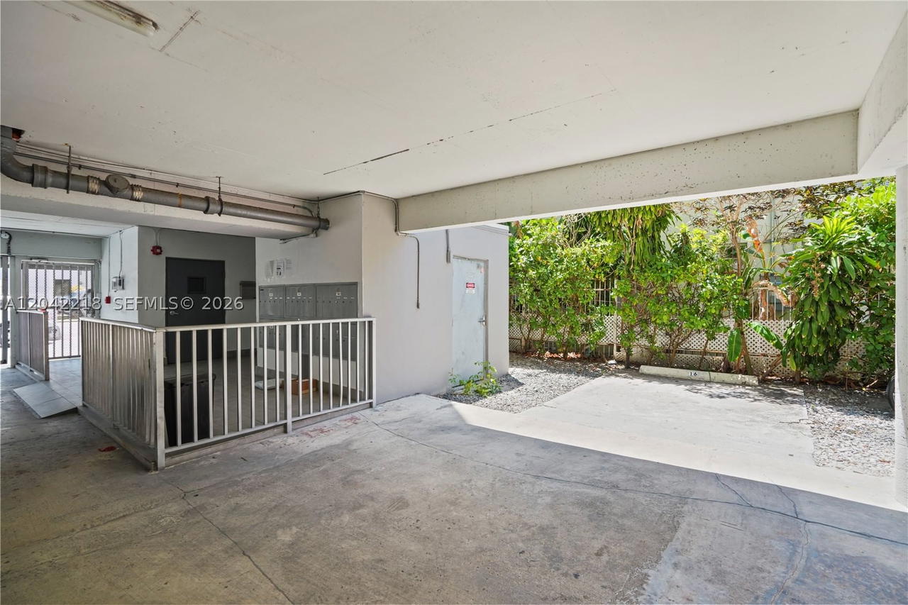 Real estate property located at 1614 West Ave #203, Miami-dade, Twin Towers Condo, Miami Beach, FL