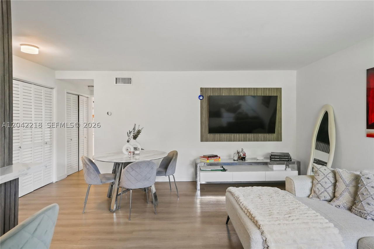 Real estate property located at 1614 West Ave #203, Miami-dade, Twin Towers Condo, Miami Beach, FL