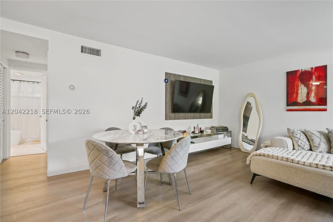 Real estate property located at 1614 West Ave #203, Miami-dade, Twin Towers Condo, Miami Beach, FL