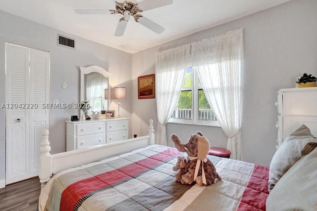 Real estate property located at 415 11th Ter #207, Broward, Meadowbrook Lakes Condo, Dania Beach, FL
