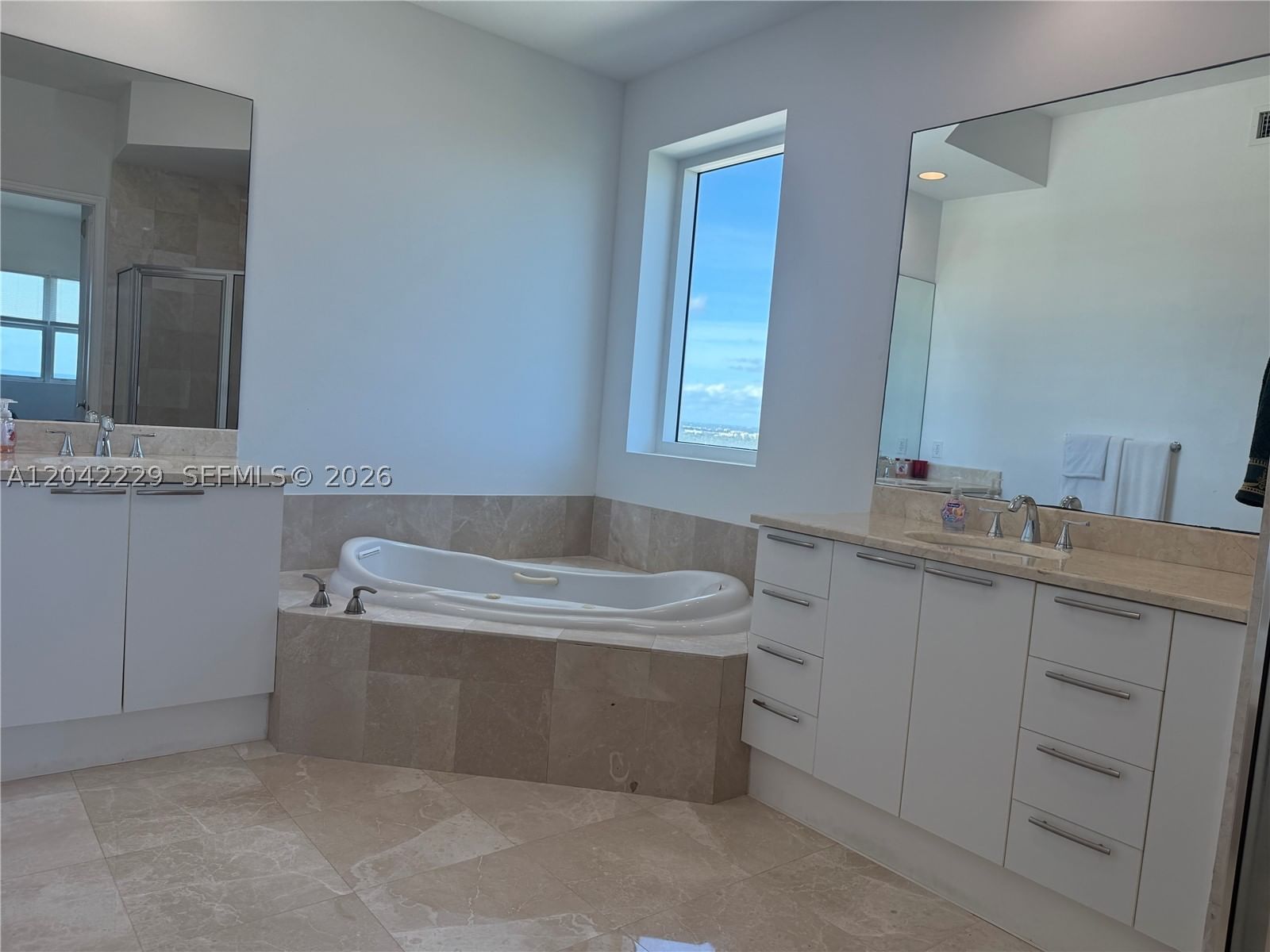 Real estate property located at 15051 Royal Oaks Ln #2601, Miami-dade, The Oaks I Condo, North Miami, FL