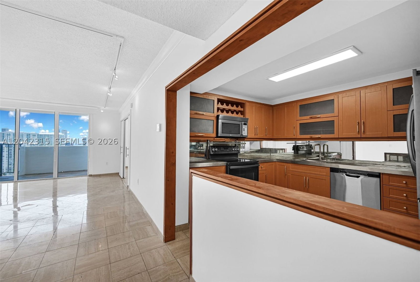 Real estate property located at 2750 183rd St #2410, Miami-dade, Commodore Plaza Condo, Aventura, FL
