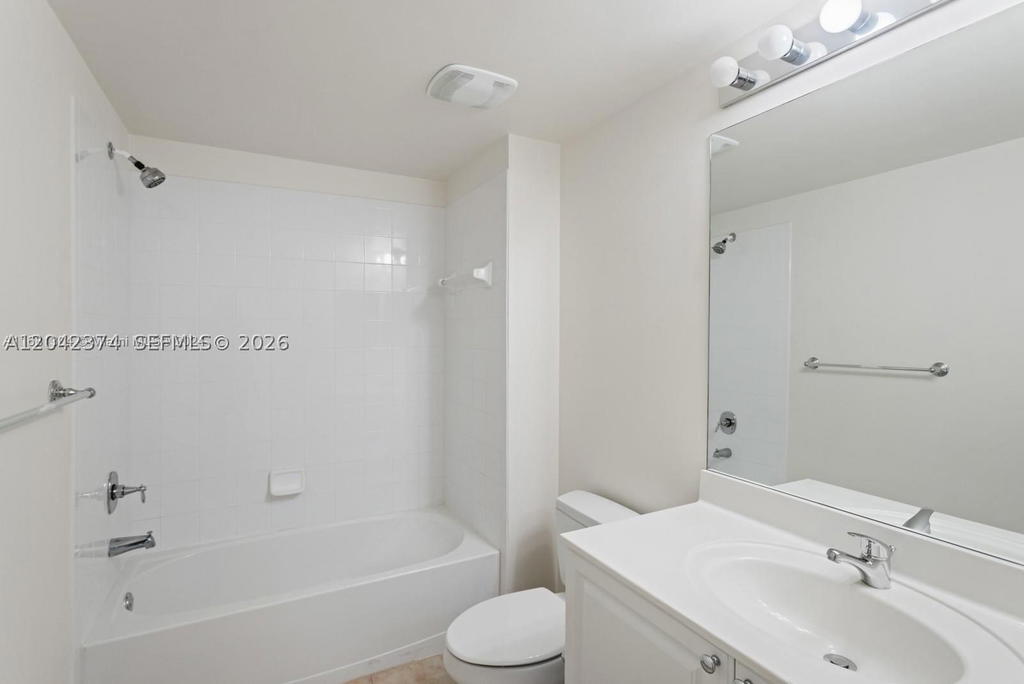 Real estate property located at 888 Douglas Rd #1405, Miami-dade, Puerta De Palmas Condo, Coral Gables, FL