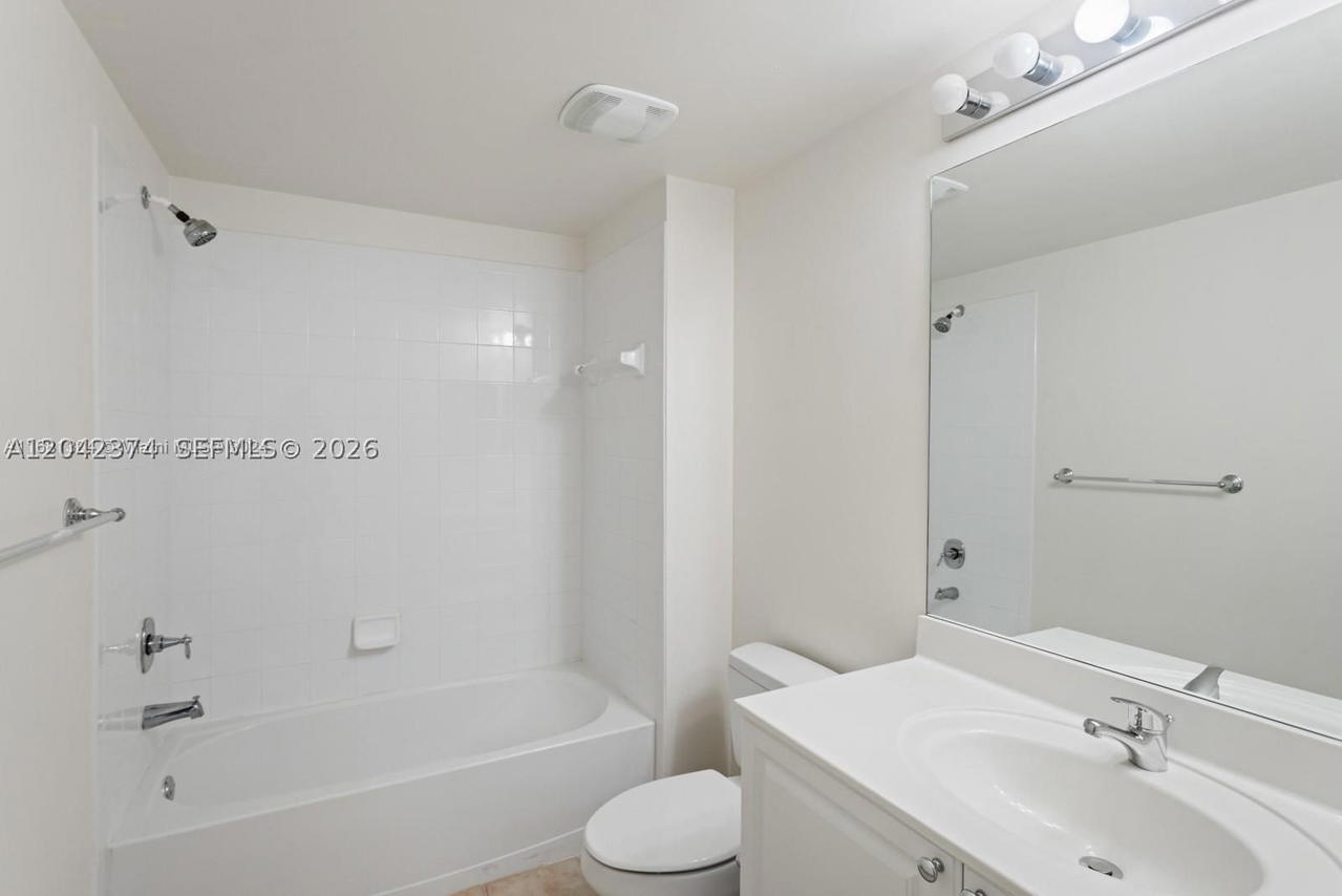 Real estate property located at 888 Douglas Rd #1405, Miami-dade, Puerta De Palmas Condo, Coral Gables, FL