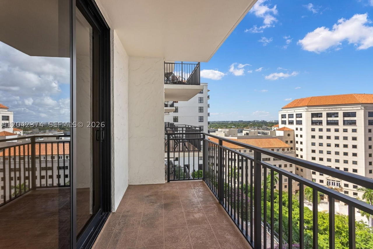 Real estate property located at 888 Douglas Rd #1405, Miami-dade, Puerta De Palmas Condo, Coral Gables, FL