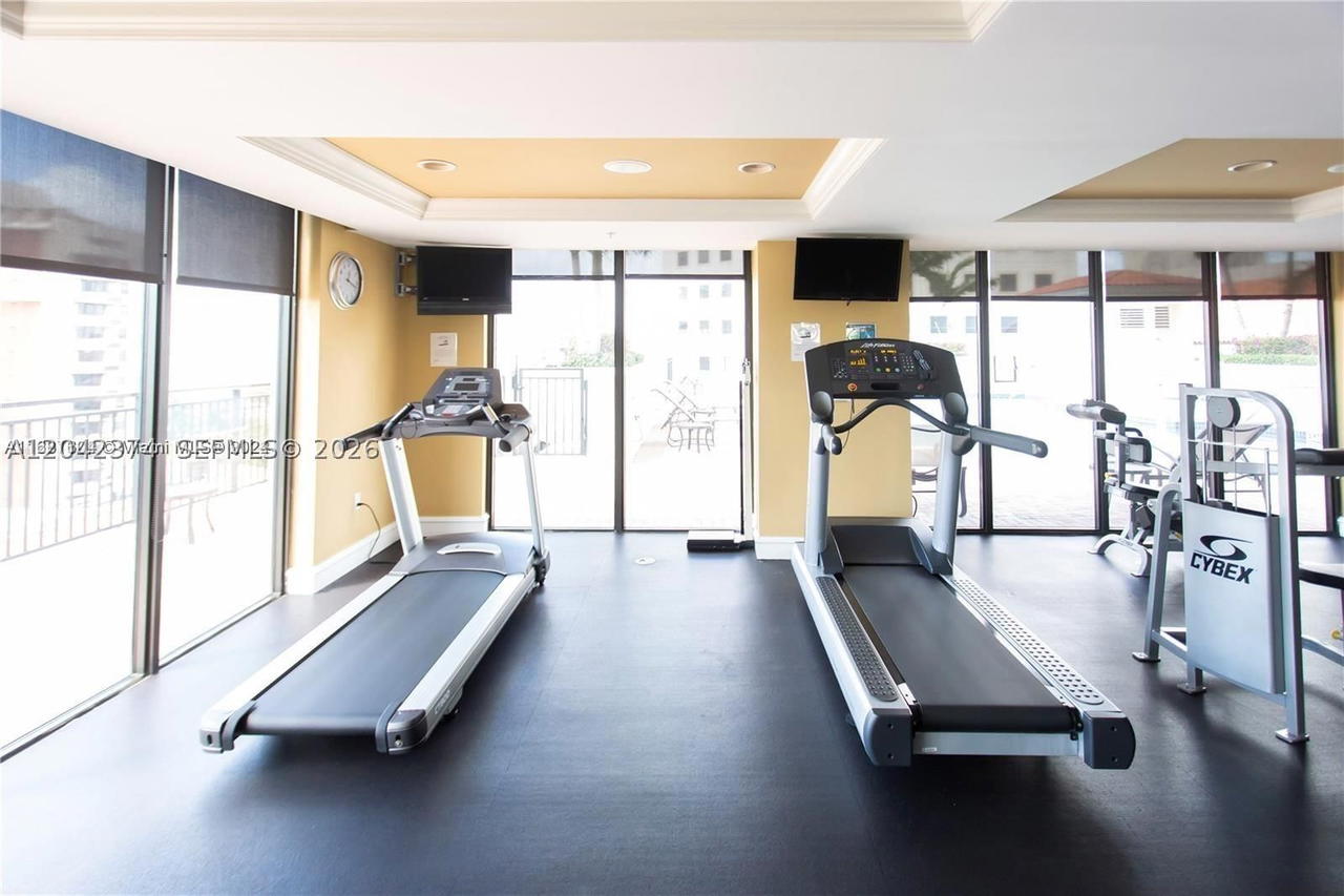 Real estate property located at 888 Douglas Rd #1405, Miami-dade, Puerta De Palmas Condo, Coral Gables, FL
