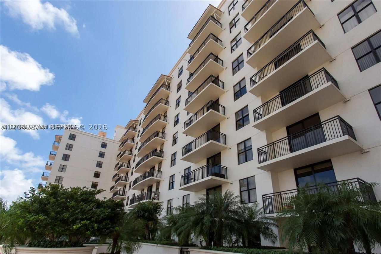Real estate property located at 888 Douglas Rd #1405, Miami-dade, Puerta De Palmas Condo, Coral Gables, FL