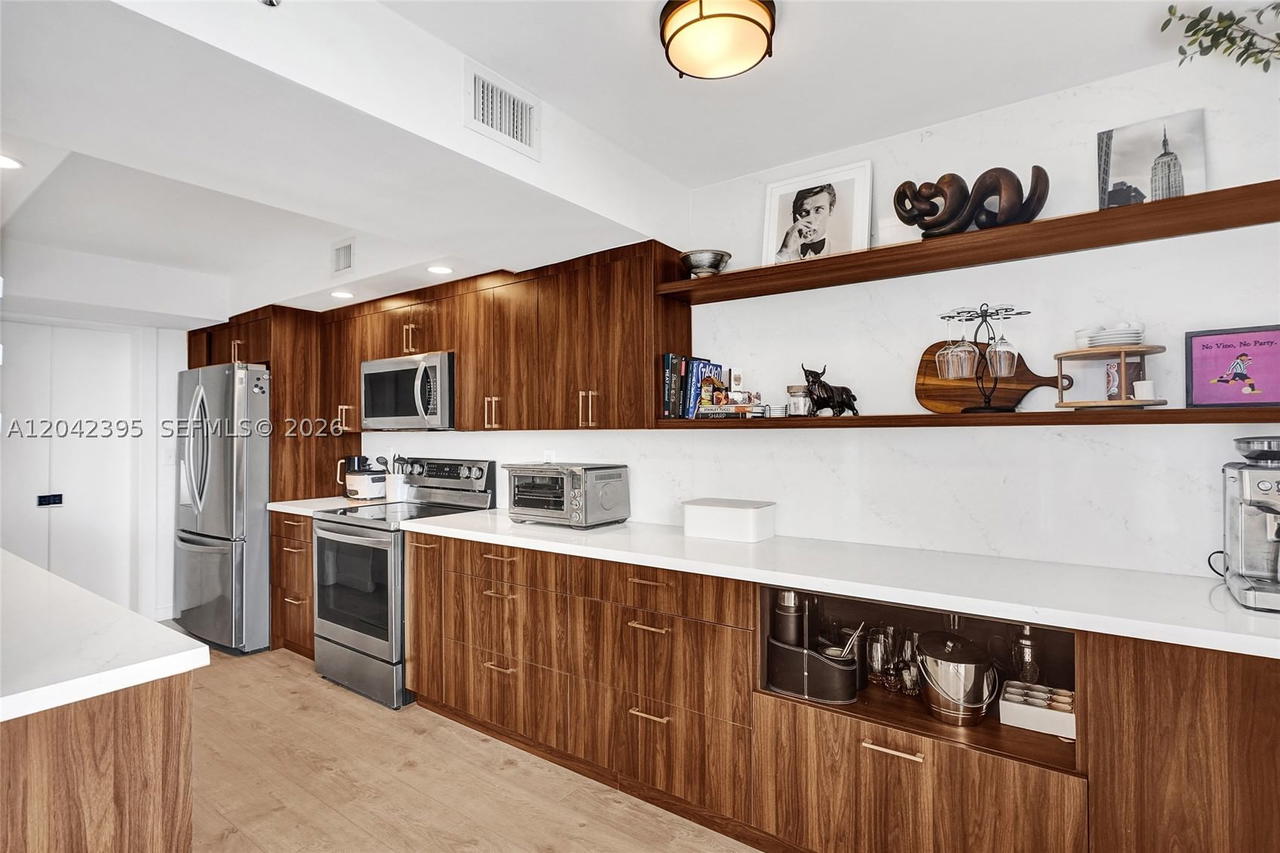 Real estate property located at 2000 Towerside Ter TS8, Miami-dade, Towers Of Quayside Condo, Miami, FL