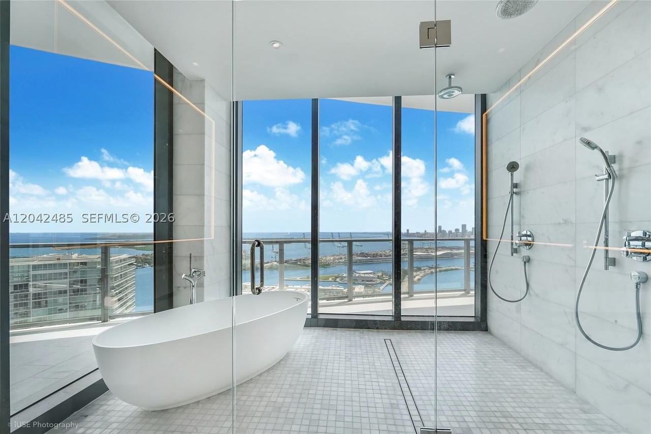Real estate property located at 500 Alton Rd #4401, Miami-dade, Five Park Condo, Miami Beach, FL