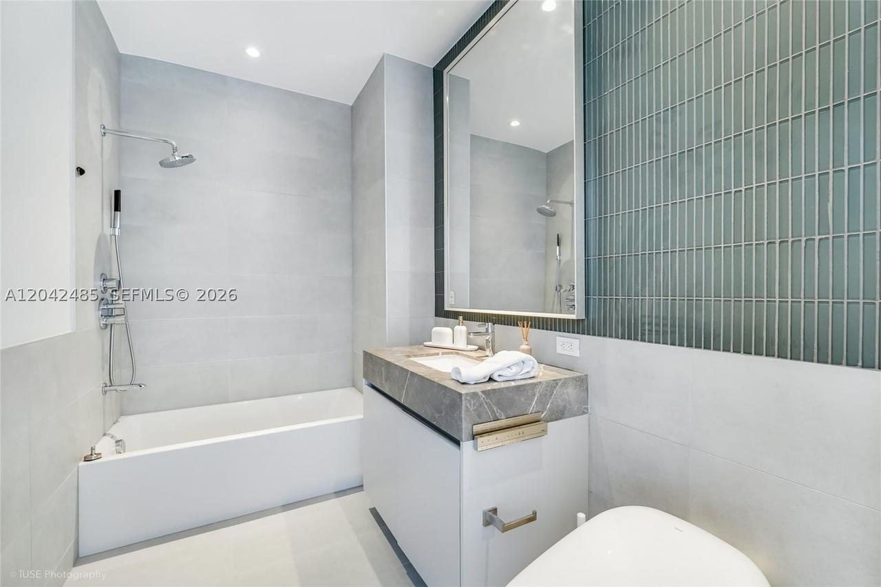 Real estate property located at 500 Alton Rd #4401, Miami-dade, Five Park Condo, Miami Beach, FL