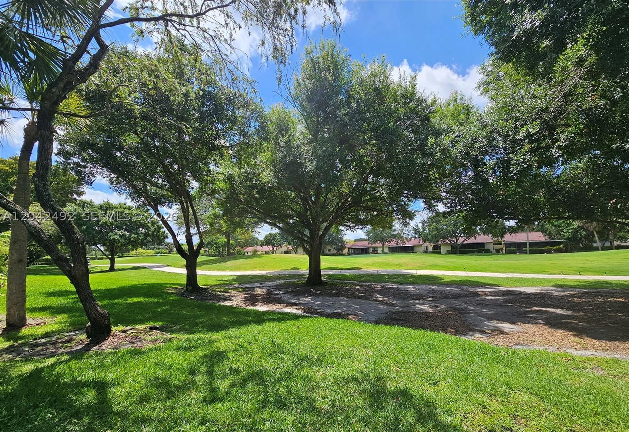Real estate property located at 9520 Seagrape Dr #106, Broward, Condo 7 Of Sabal Palm Con, Davie, FL