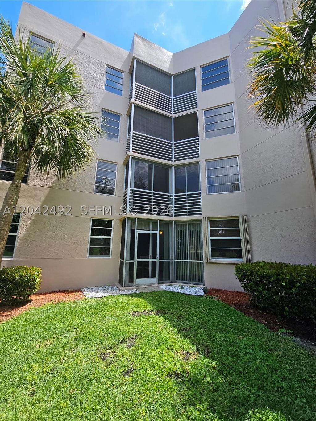 Real estate property located at 9520 Seagrape Dr #106, Broward, Condo 7 Of Sabal Palm Con, Davie, FL