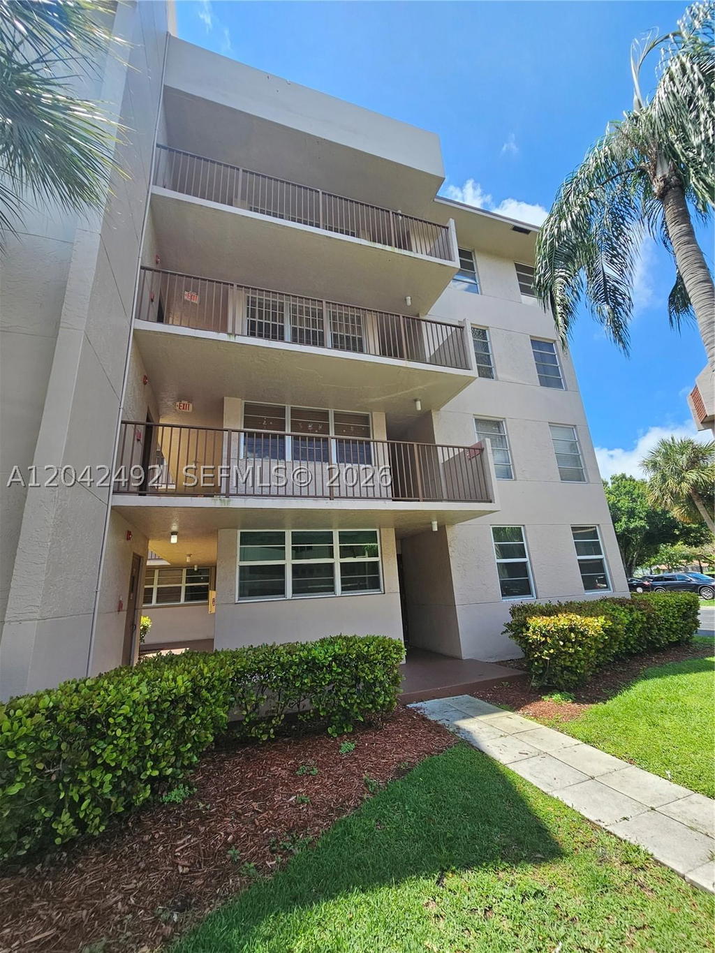 Real estate property located at 9520 Seagrape Dr #106, Broward, Condo 7 Of Sabal Palm Con, Davie, FL