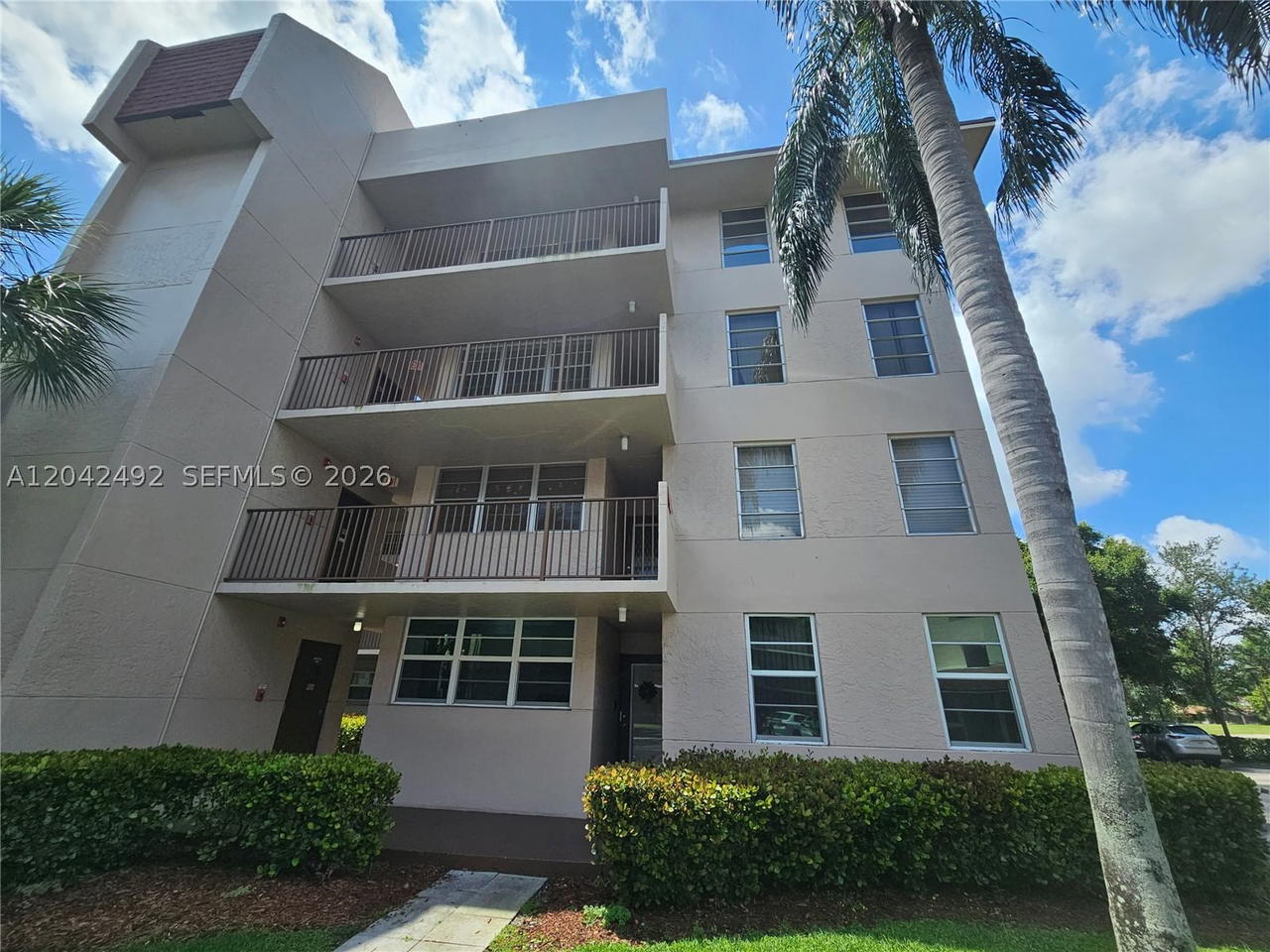 Real estate property located at 9520 Seagrape Dr #106, Broward, Condo 7 Of Sabal Palm Con, Davie, FL