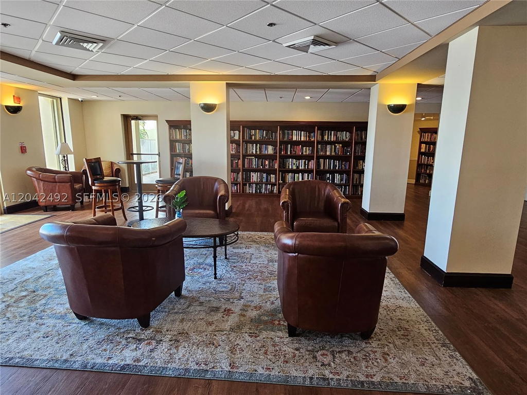 Real estate property located at 9520 Seagrape Dr #106, Broward, Condo 7 Of Sabal Palm Con, Davie, FL