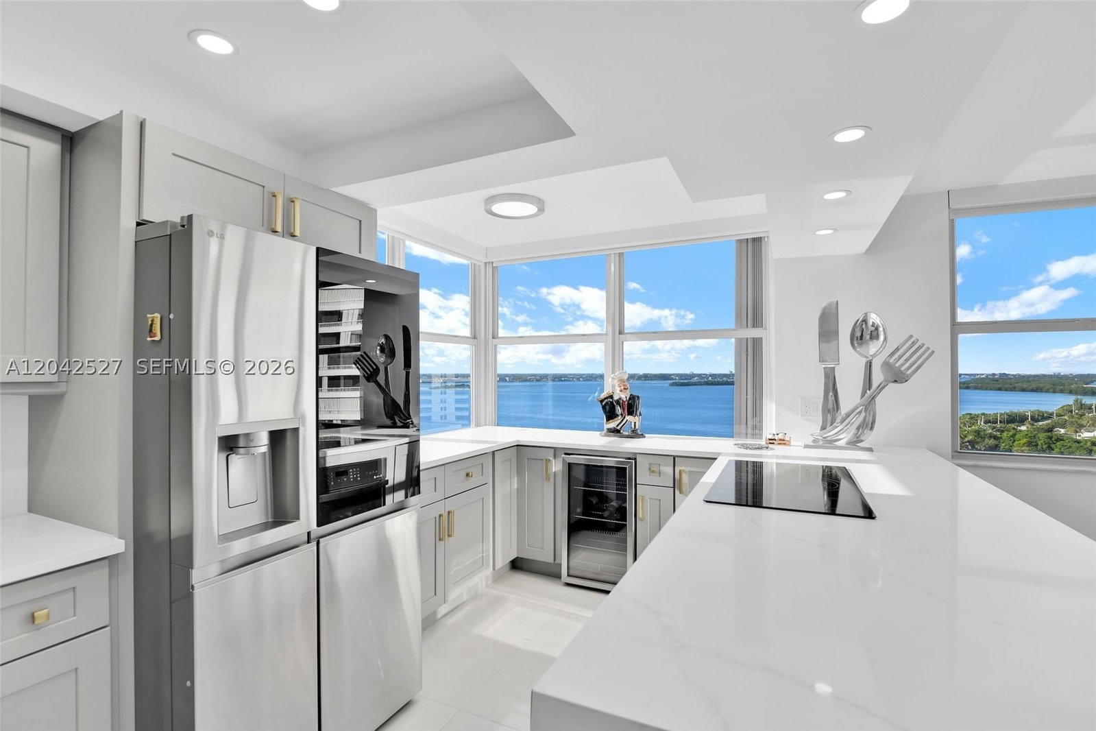Real estate property located at 5200 Ocean Dr #1105, Palm Beach, Corniche Condo, Singer Island, FL